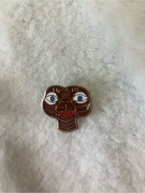 E.T. Enamel Pin - Brown with Blue Eyes